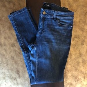 🔥2/$35 WHBM medium wash skinny